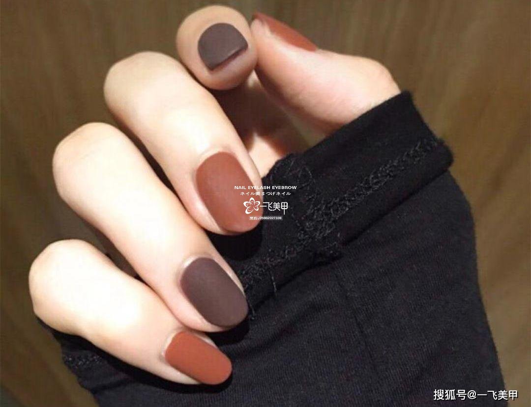 深棕色美甲真的愛了！復(fù)古又顯白~