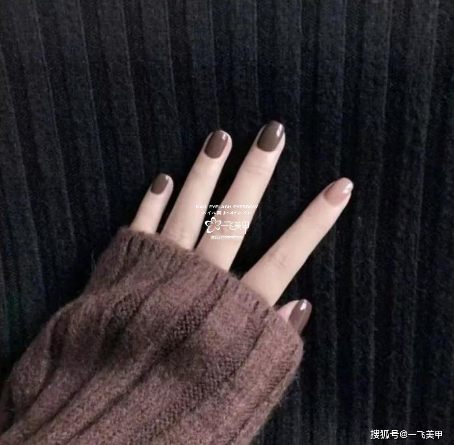 深棕色美甲真的愛了！復古又顯白~