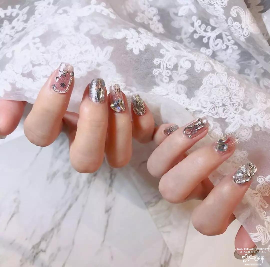 過年、聚會和婚禮等各場合都適用的美甲款式