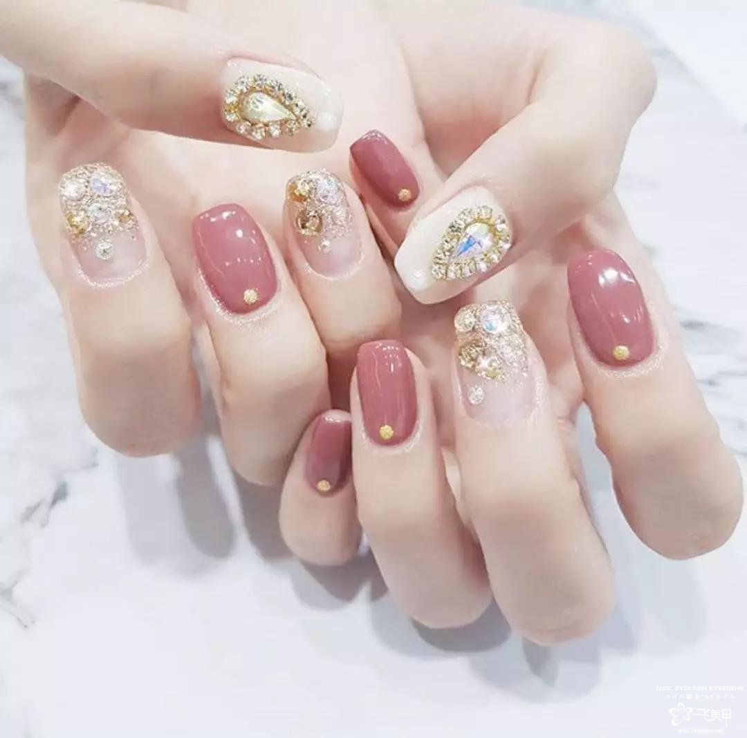 過年、聚會和婚禮等各場合都適用的美甲款式，