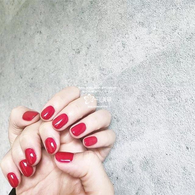 你喜歡純色甲嗎？那種極簡(jiǎn)且好看的。