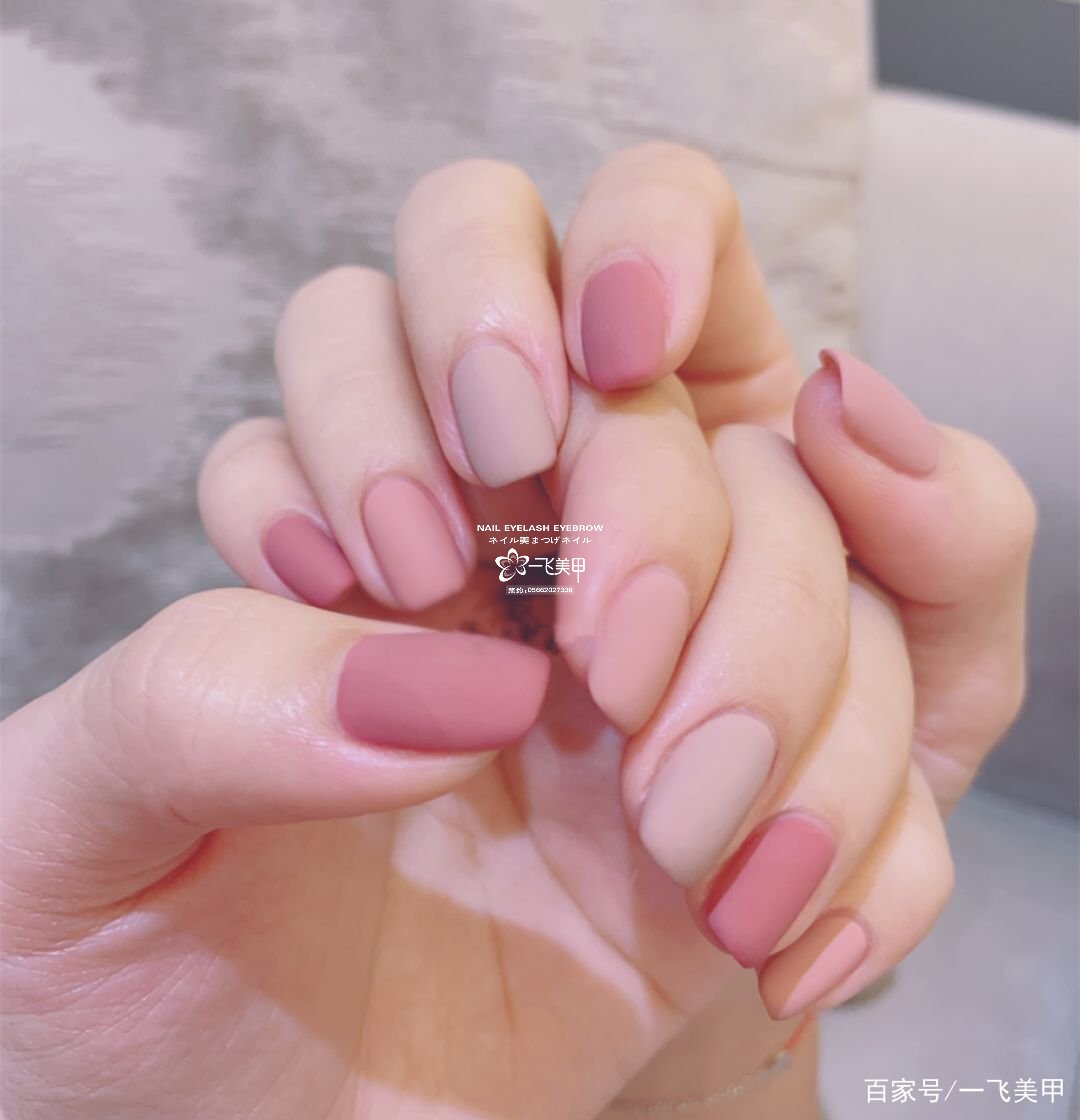 簡(jiǎn)約而不簡(jiǎn)單，磨砂美甲！絲襪一般的感覺(jué)
