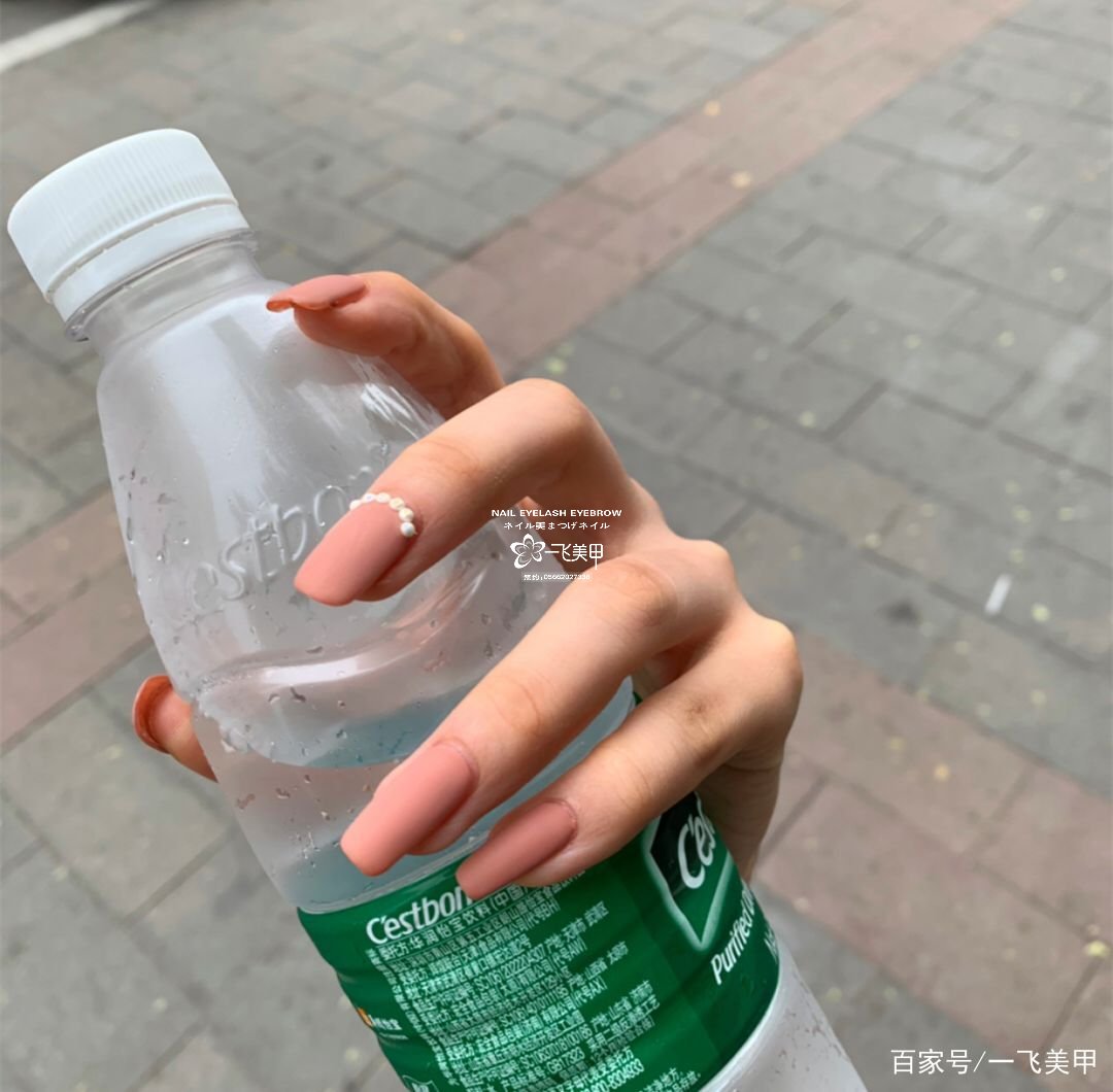 簡約而不簡單，磨砂美甲！絲襪一般的感覺