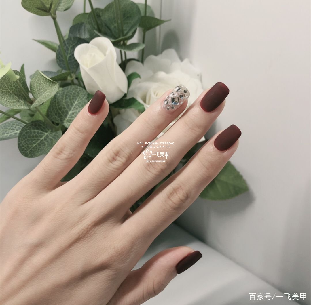 簡(jiǎn)約而不簡(jiǎn)單，磨砂美甲！絲襪一般的感覺(jué)