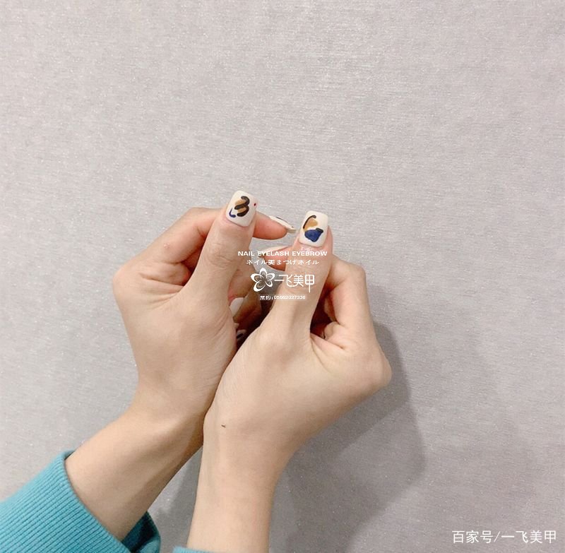 簡(jiǎn)約而不簡(jiǎn)單，磨砂美甲！絲襪一般的感覺(jué)