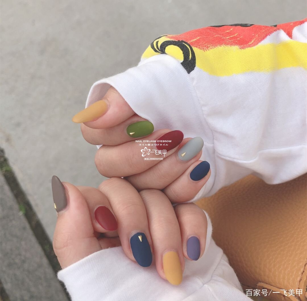 簡約而不簡單，磨砂美甲！絲襪一般的感覺