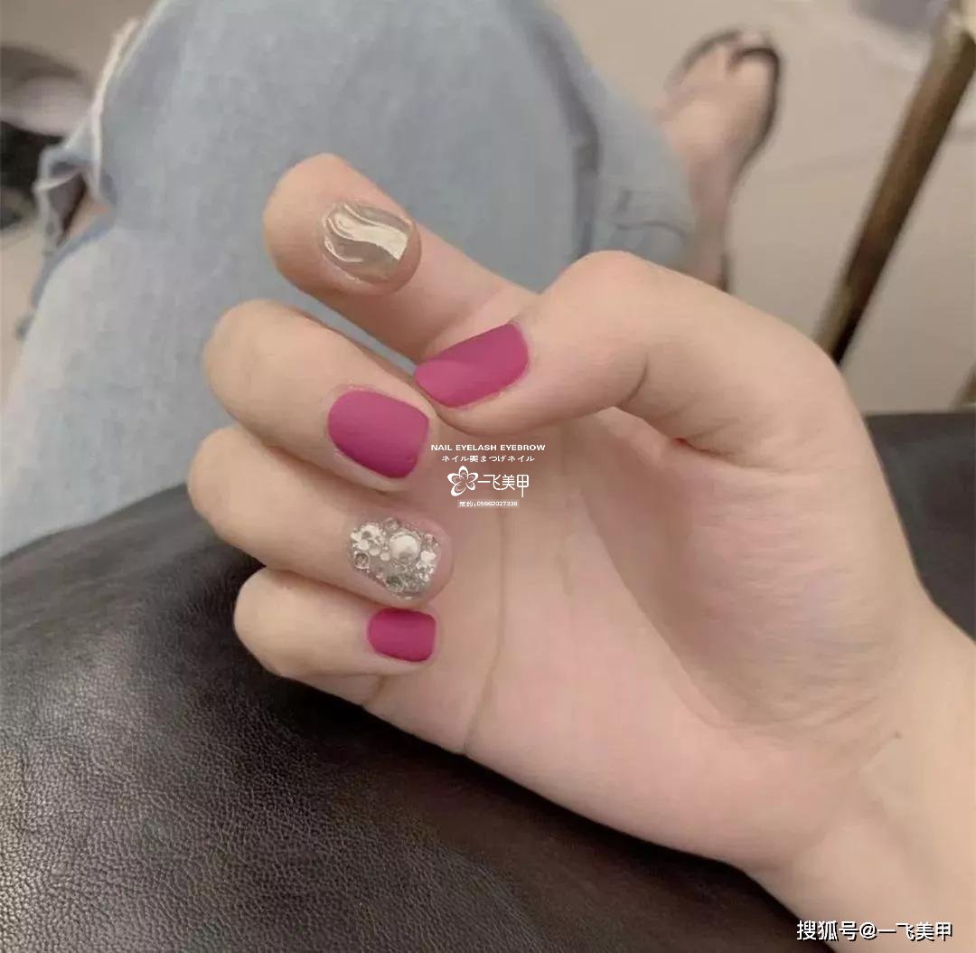 無敵顯白的梅子色美甲，這么火爆你一定要試試！