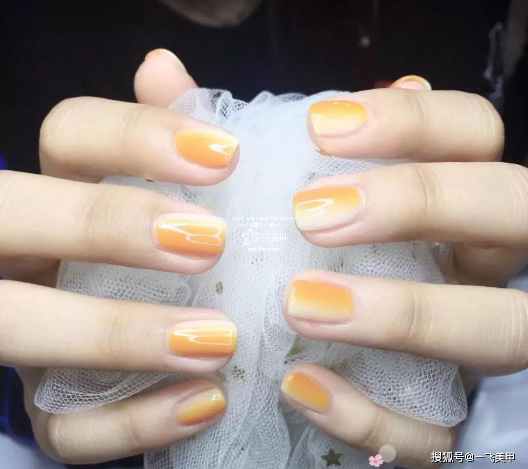 姜黃色跳色美甲，真的美炸了！