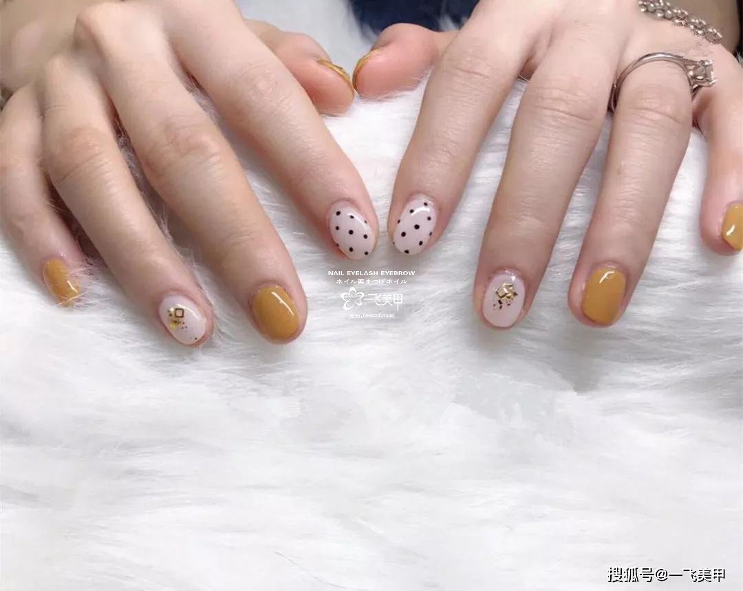 姜黃色跳色美甲，真的美炸了！