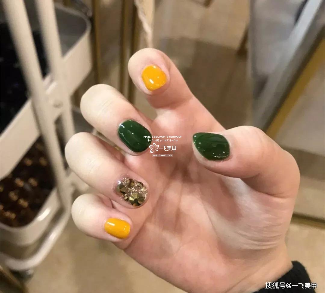 姜黃色跳色美甲，真的美炸了！