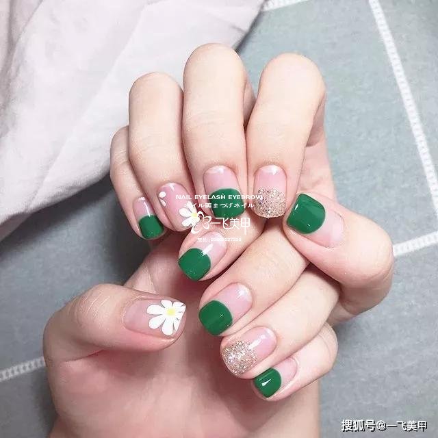 雛菊元素在春天做在手上，那是一種春的氣息