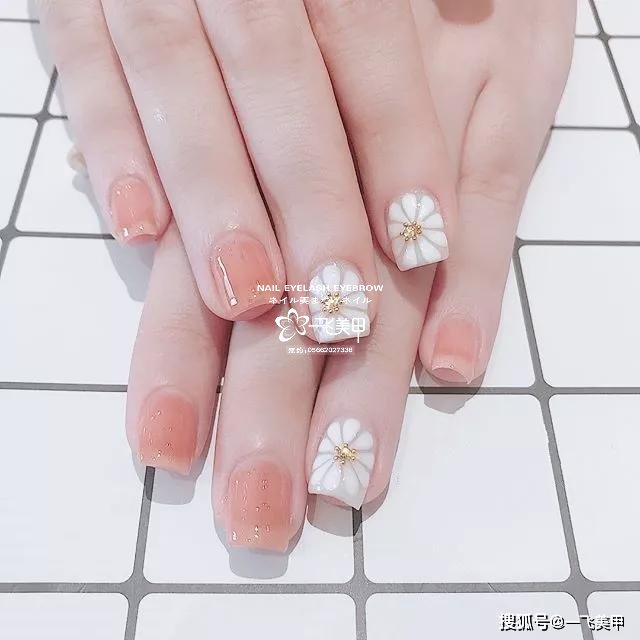 雛菊元素在春天做在手上，那是一種春的氣息