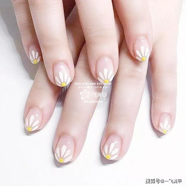 雛菊元素在春天做在手上，那是一種春的氣息