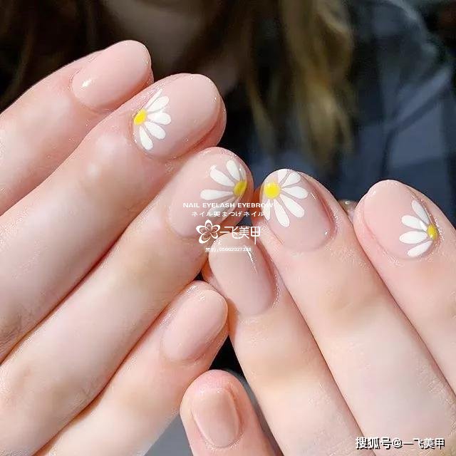 雛菊元素在春天做在手上，那是一種春的氣息