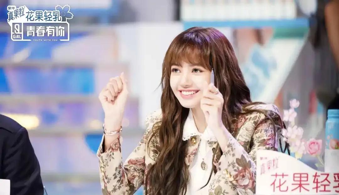 lisa是什么寶藏女孩啊，同款美甲也太種草了吧