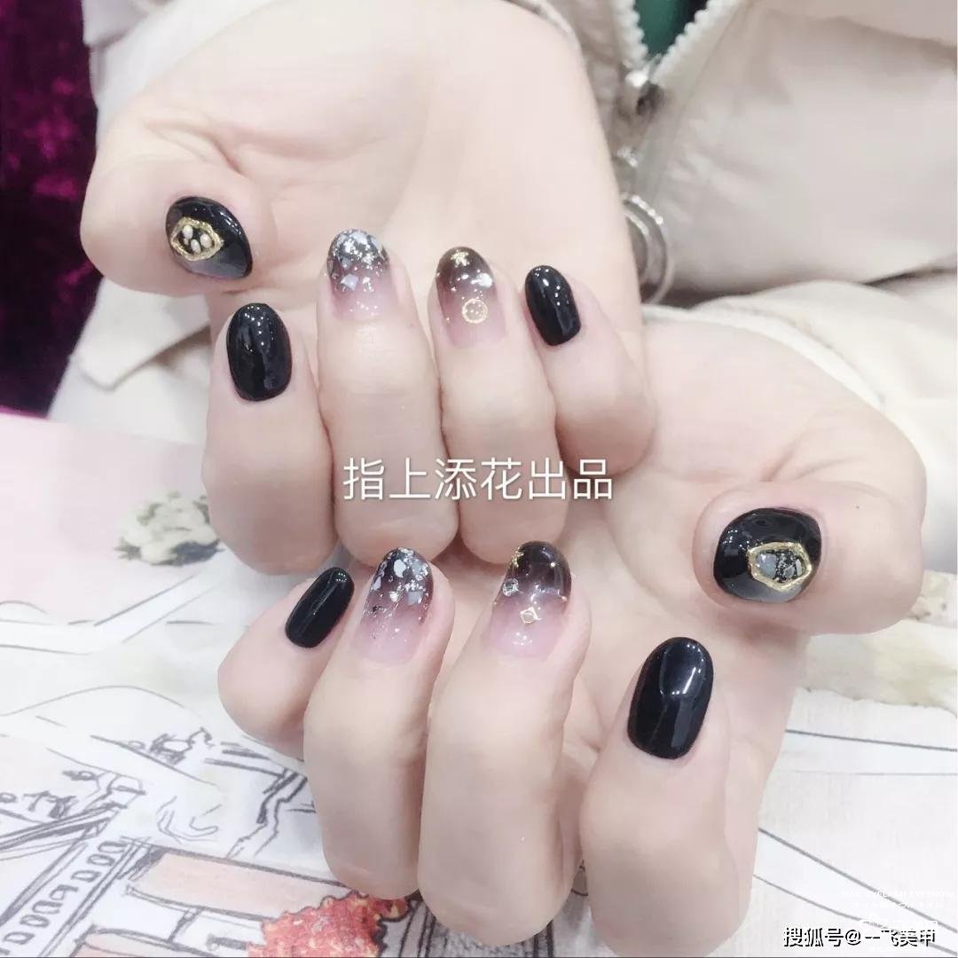 我的天??！居然黑色美甲也可這樣溫柔好看呢