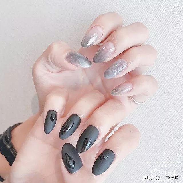 我的天??！居然黑色美甲也可這樣溫柔好看呢