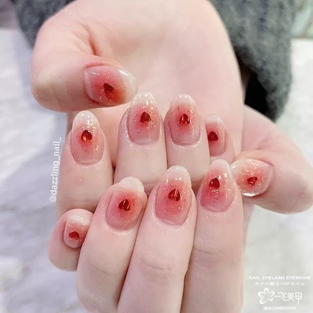 雖然不能出門，我們還是為你們準(zhǔn)備了這一年的情人節(jié)美甲，暫時(shí)只能看看了