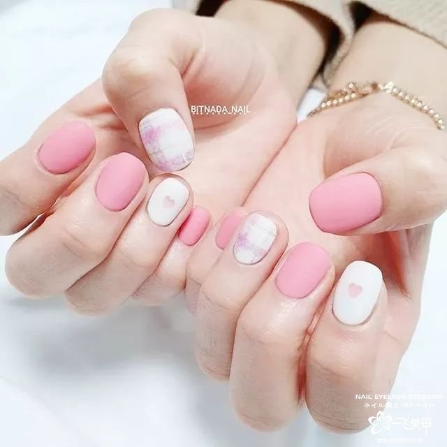 雖然不能出門(mén)，我們還是為你們準(zhǔn)備了這一年的情人節(jié)美甲，暫時(shí)只能看看了