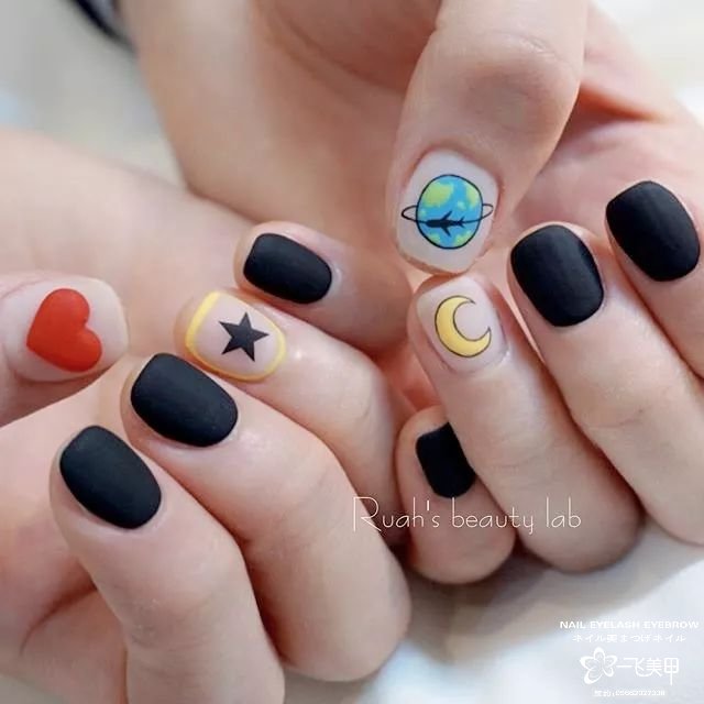 雖然不能出門，我們還是為你們準(zhǔn)備了這一年的情人節(jié)美甲，暫時只能看看了