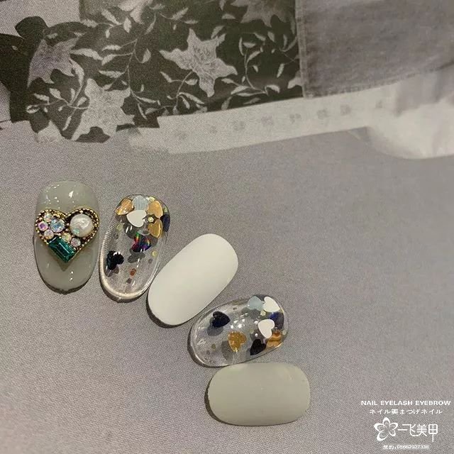 雖然不能出門，我們還是為你們準(zhǔn)備了這一年的情人節(jié)美甲，暫時只能看看了