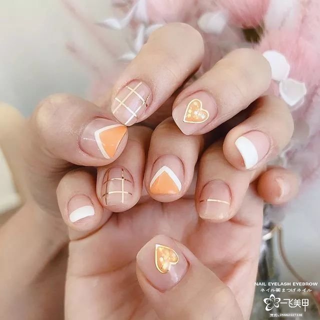 雖然不能出門，我們還是為你們準(zhǔn)備了這一年的情人節(jié)美甲，暫時只能看看了