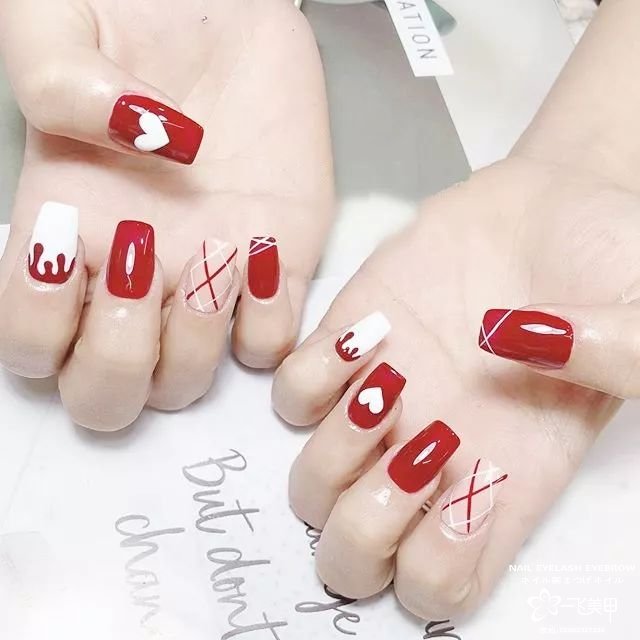 雖然不能出門，我們還是為你們準(zhǔn)備了這一年的情人節(jié)美甲，暫時(shí)只能看看了
