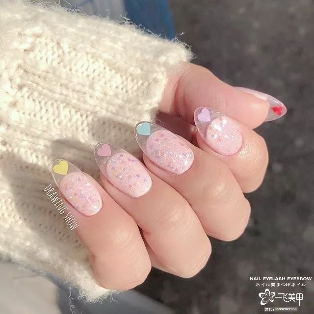雖然不能出門，我們還是為你們準(zhǔn)備了這一年的情人節(jié)美甲，暫時(shí)只能看看了
