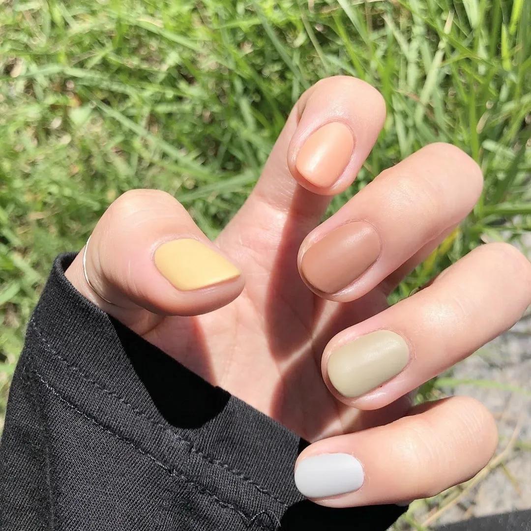如何把春夏裝進(jìn)美甲里？糖果色系做到了