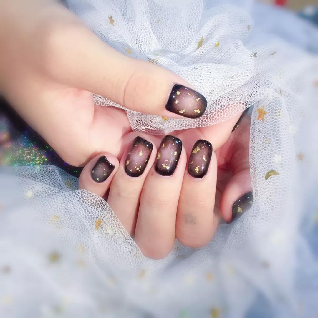 想不到透透的黑色美甲也能這么美！