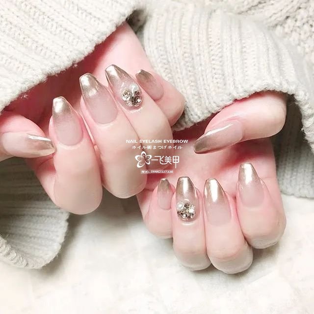 溫柔的漸變美甲，喚醒春天
