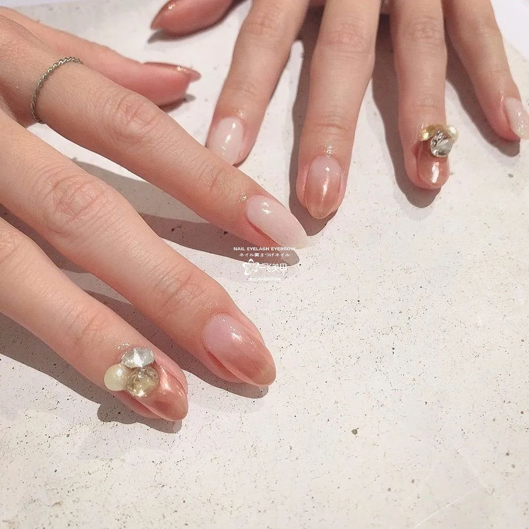 溫柔的漸變美甲，喚醒春天