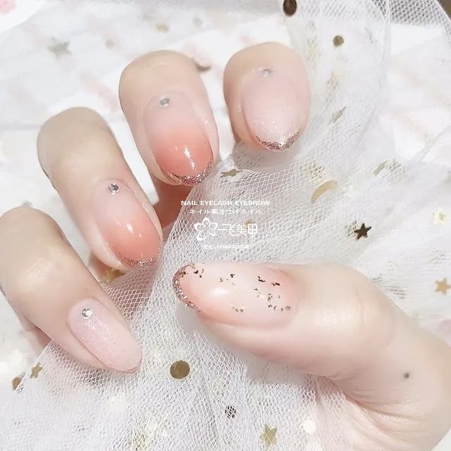 溫柔的漸變美甲，喚醒春天
