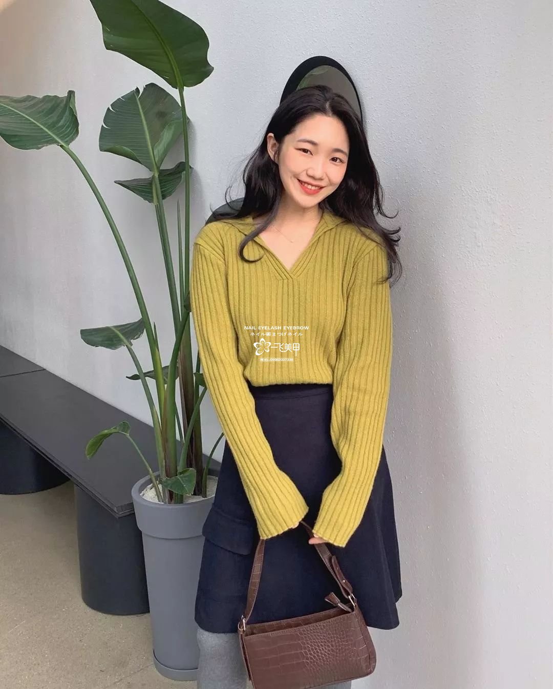 春天就是要 “ 搞黃色 ”?。?/></figure>



<p>很多地區(qū)的仙女還沒有<strong>徹底“脫冬</strong><strong>”</strong>，溫暖有質感的大衣還是不能少，可以試試這樣秋葵黃的外套，<strong>比棕色明媚，比黃色溫暖</strong>，妥妥就是溫婉迷人的韓式小清新。</p>



<figure class=