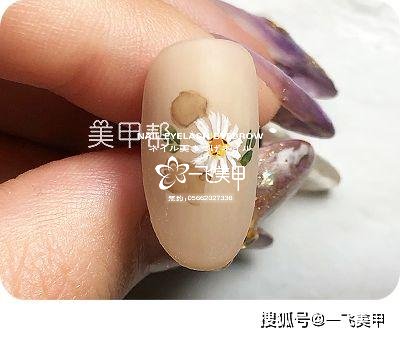 新手也能做的3款新春雛菊美甲