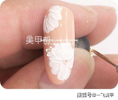 新手也能做的3款新春雛菊美甲