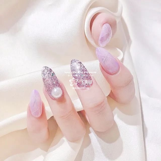 春天里我喜歡的淡紫色美甲