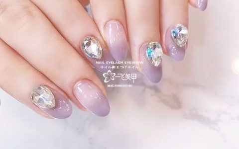 春天里我喜歡的淡紫色美甲
