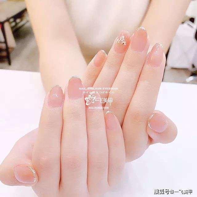 干花美甲要怎么搭才好看呢？