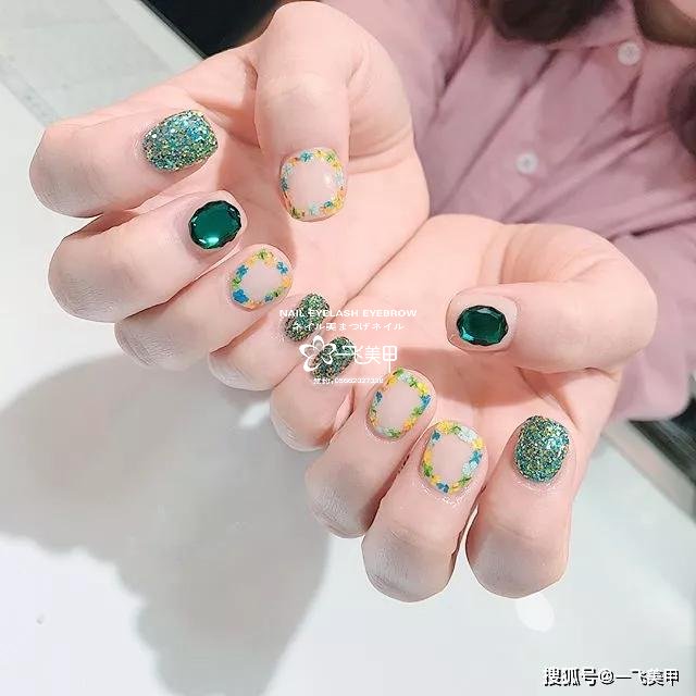 干花美甲要怎么搭才好看呢？