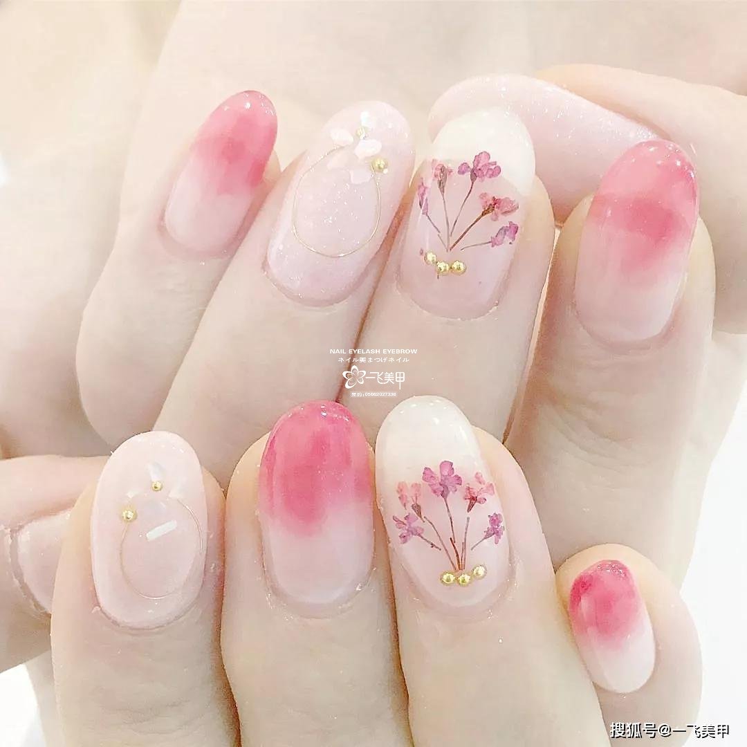 干花美甲要怎么搭才好看呢？