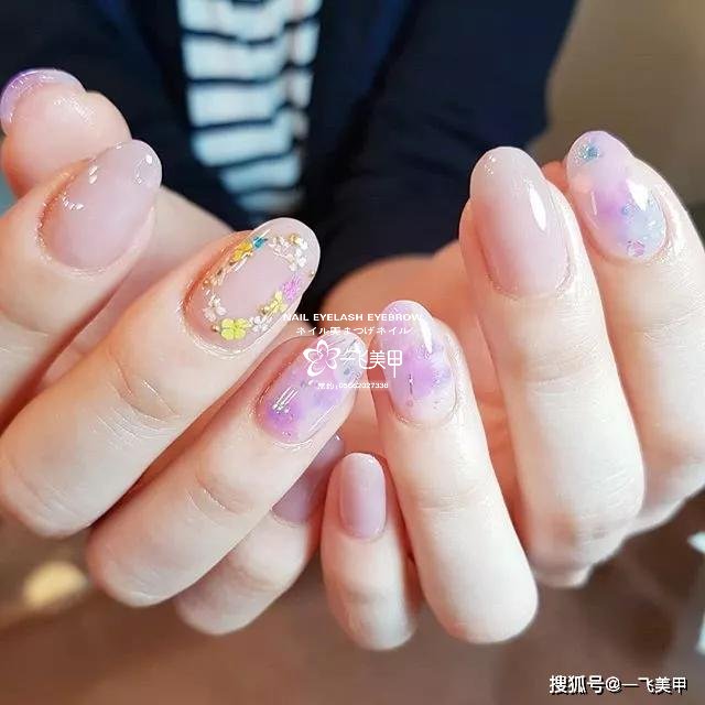 干花美甲要怎么搭才好看呢？