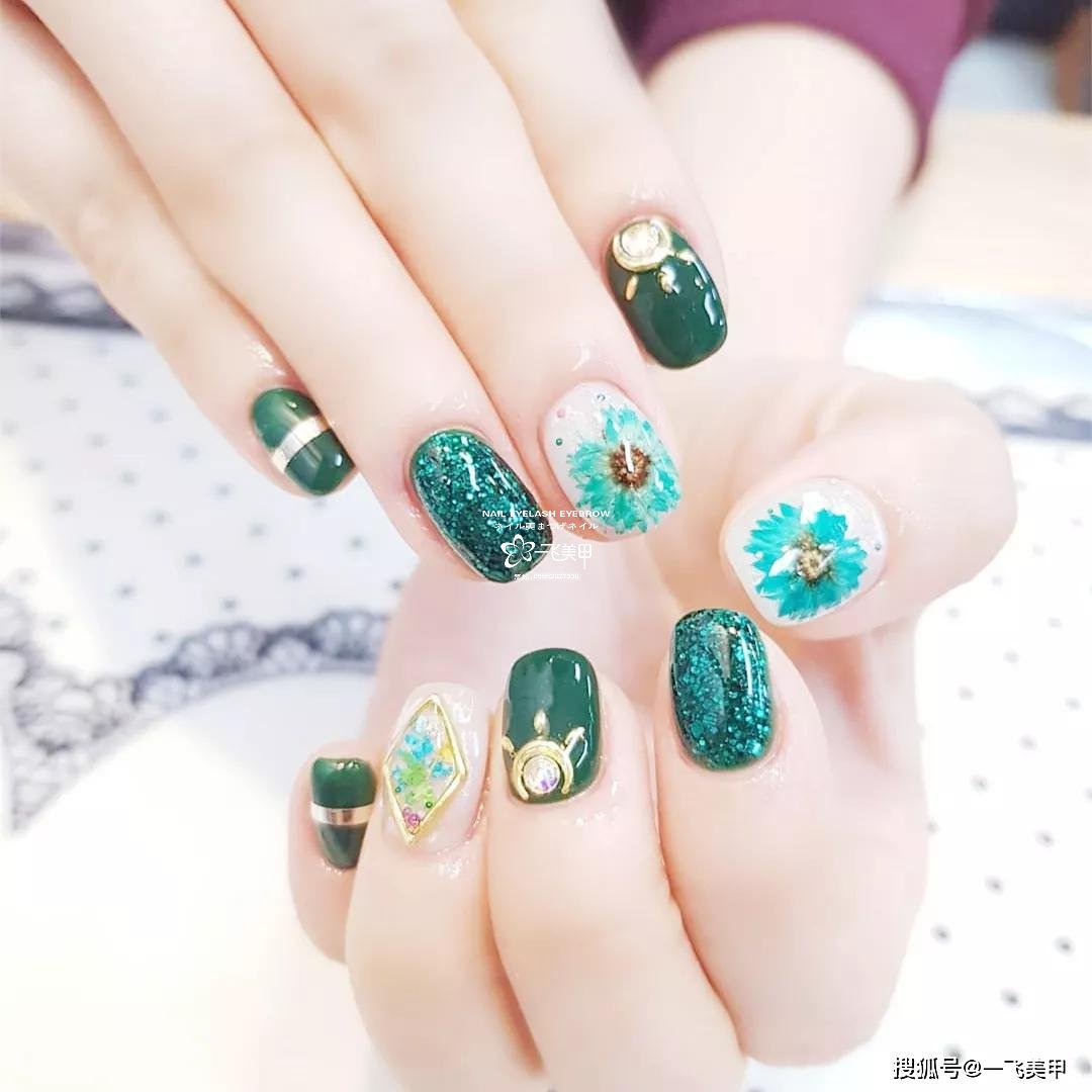 干花美甲要怎么搭才好看呢？