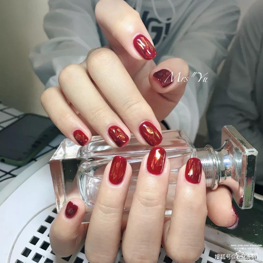 超仙氣的透感碎玻璃美甲，誰做誰美