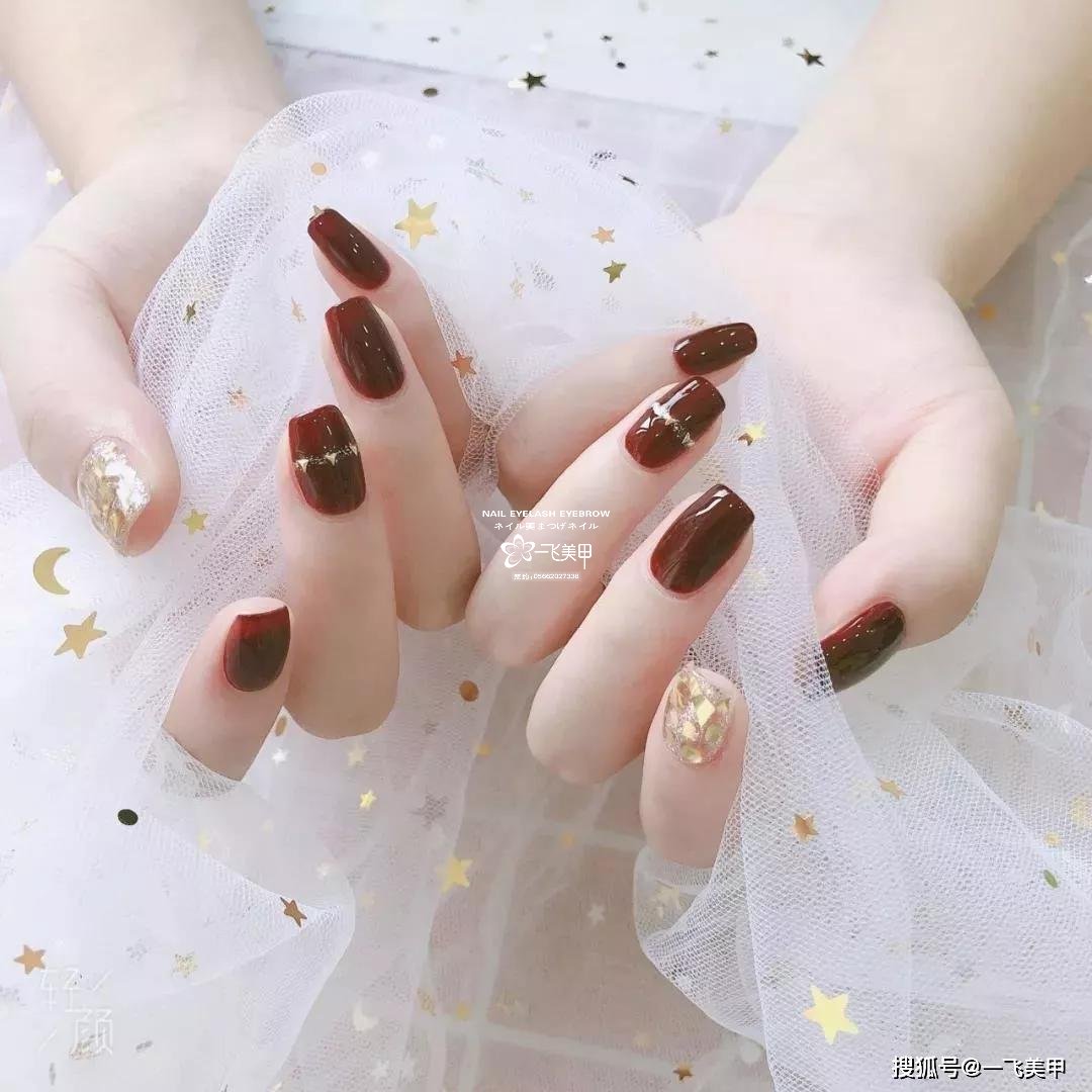 95%的人都會(huì)選擇的紅棕色美甲，太美了...