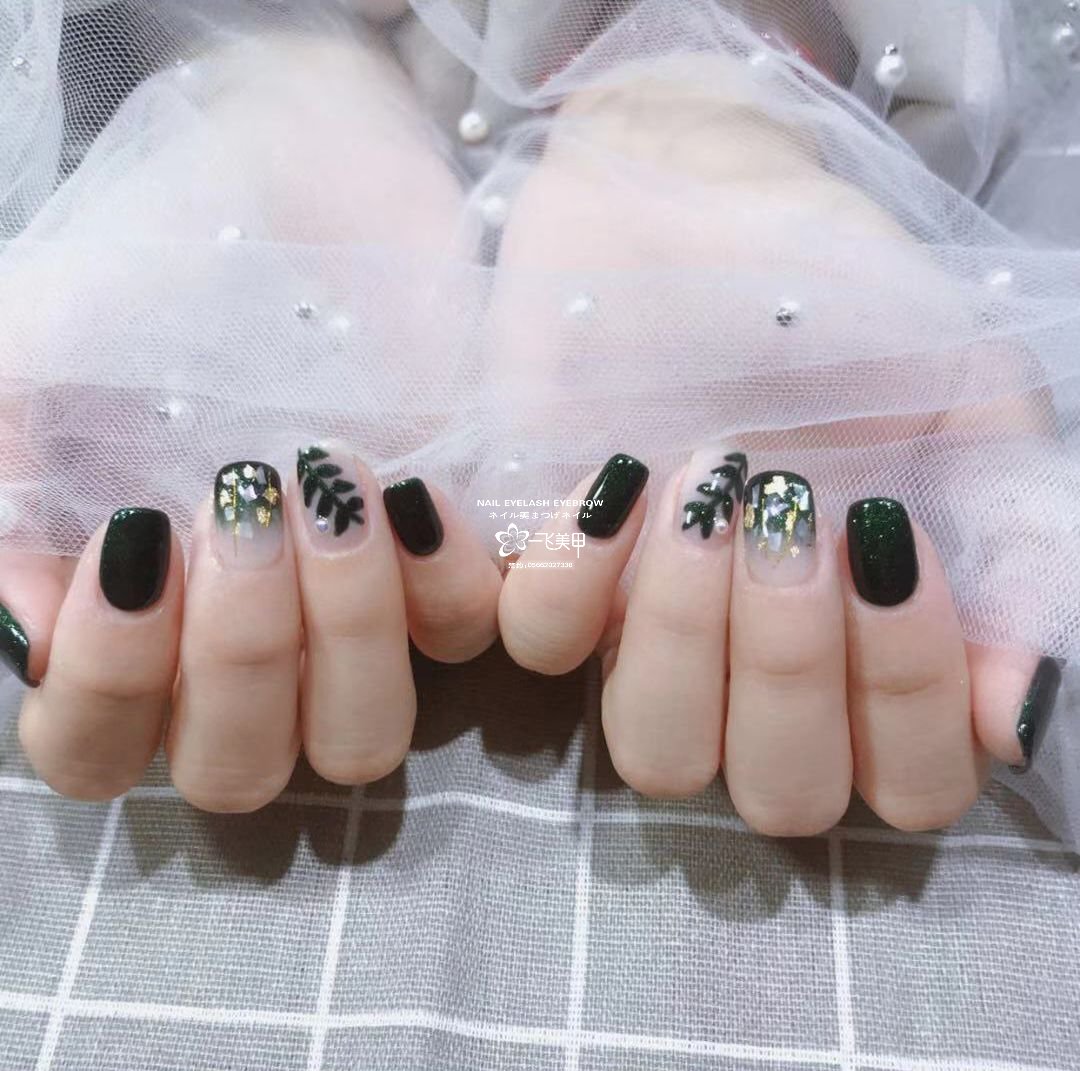 巨顯白的綠色美甲，這款必火