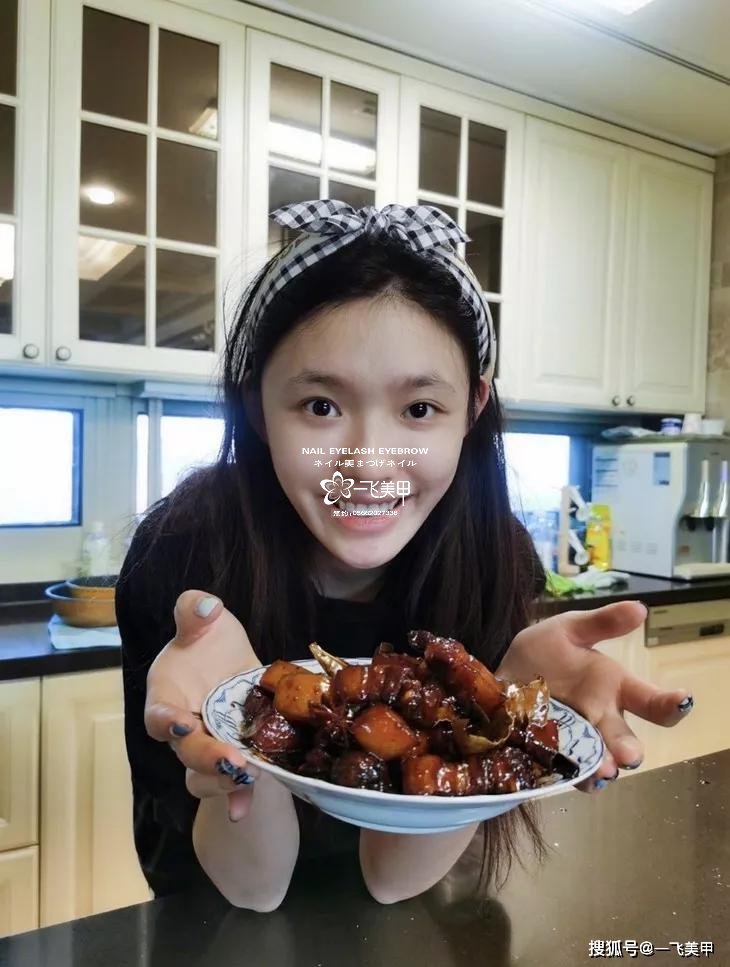 驚呆了！女明星宅在家做這件事瘦到了90斤，你們信不信？