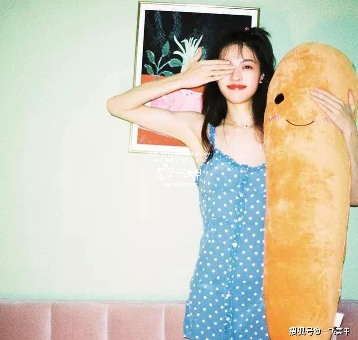 驚呆了！女明星宅在家做這件事瘦到了90斤，你們信不信？