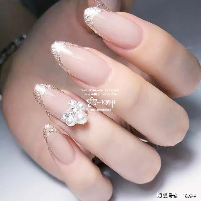 極簡(jiǎn)風(fēng)法式美甲！太高級(jí)了！
