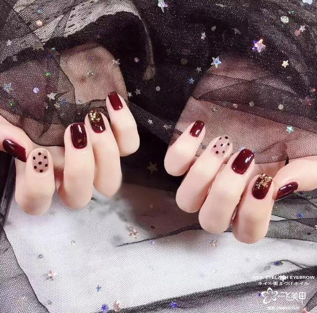 顯白又美艷，葡萄酒紅美甲真的是誰也抵擋不了！